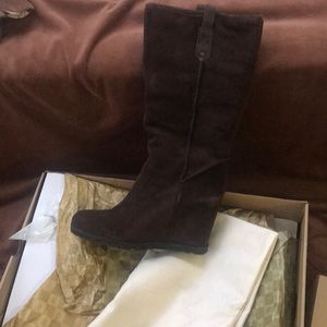 Ugg wedge boots fairly worn